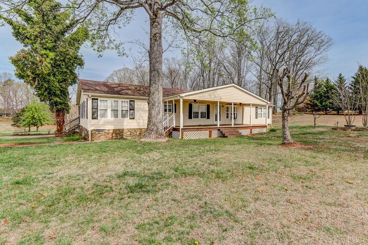 Property Photo: 1727 Richmond Highway VA 24593