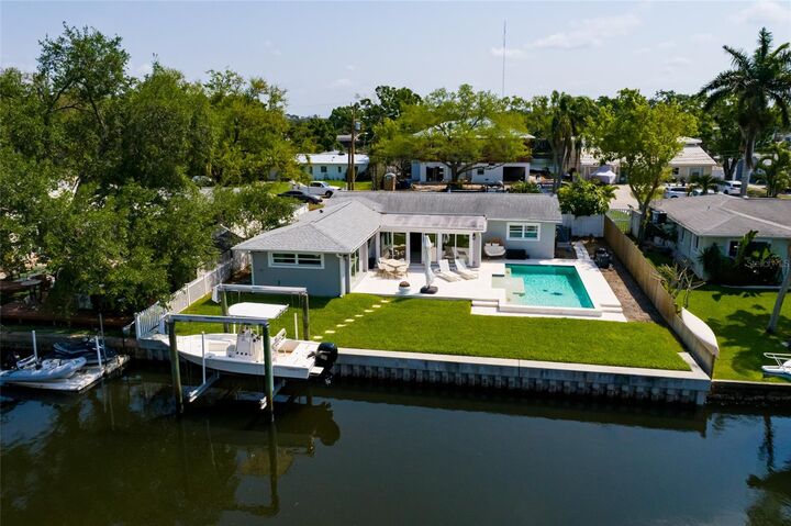 Property Photo:  9294 Treasure Lane NE  FL 33702 