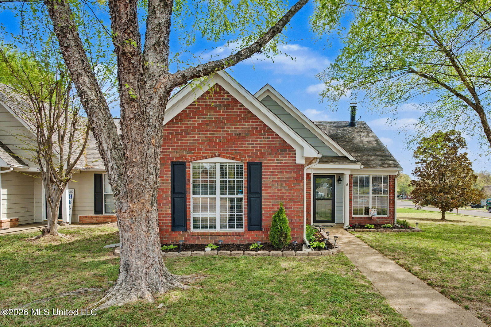 Property Photo:  5422 Worth Cove  MS 38671 