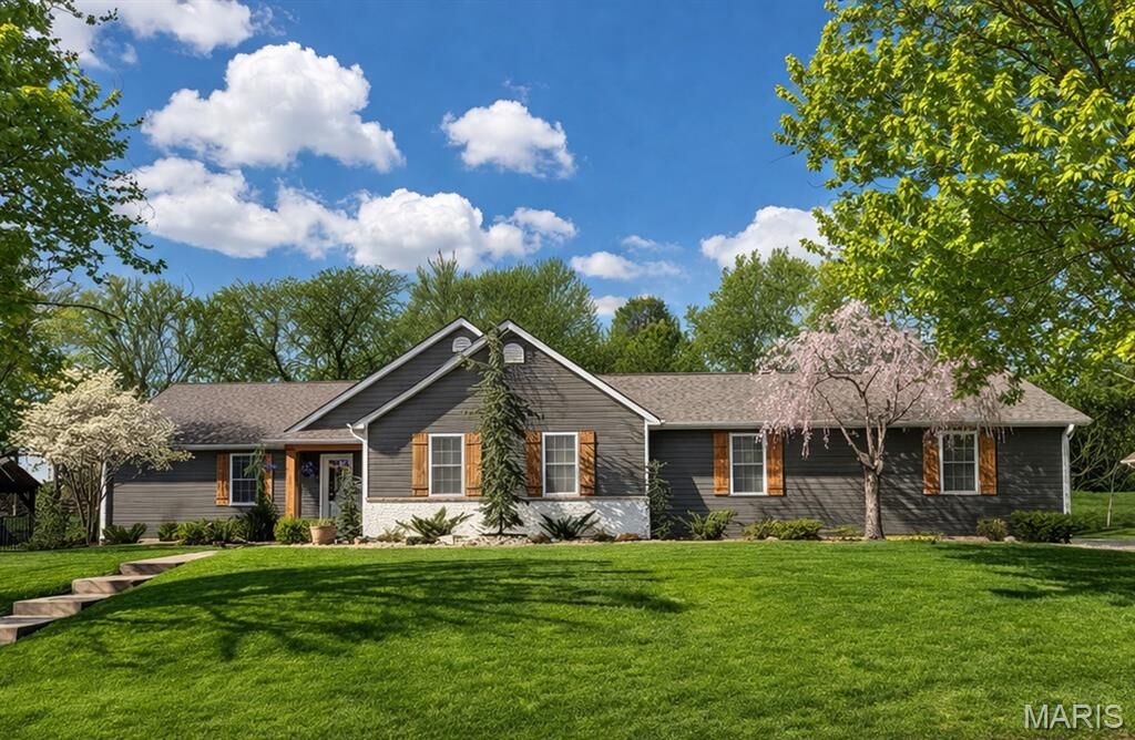 Property Photo:  425 Round Tower Drive W  MO 63304 