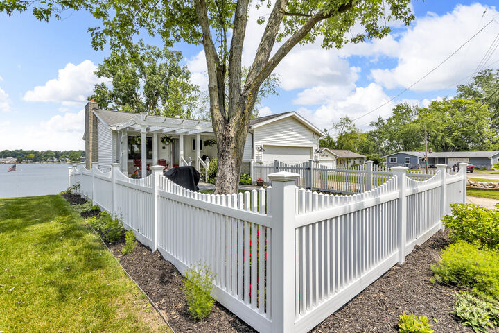 Property Photo:  11786 E Sauk Trail  MI 49249 