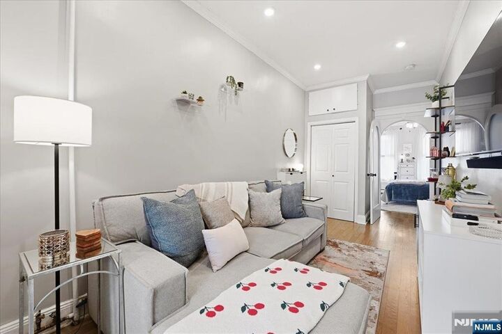 Property Photo:  63 Madison Street 6  NJ 07030 