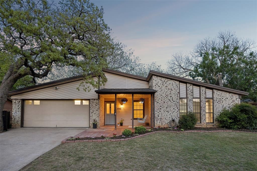 Property Photo: 7716 Chasewood Drive TX 76182
