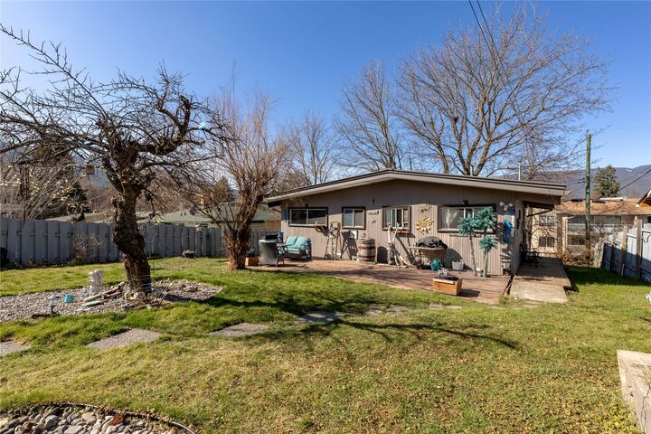 Property Photo:  330 6 Street  BC V1E 4E8 