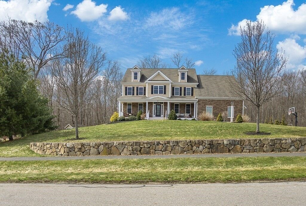 Property Photo: 20 Hunters Ridge Way MA 01748