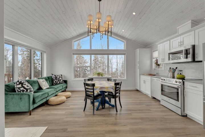 Property Photo: 41310 Range Road 282 111 AB T4L 2N3