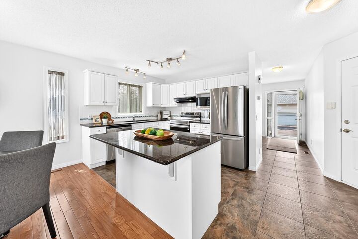 Property Photo: 157 Hawkstone Manor NW AB T3G 3X2