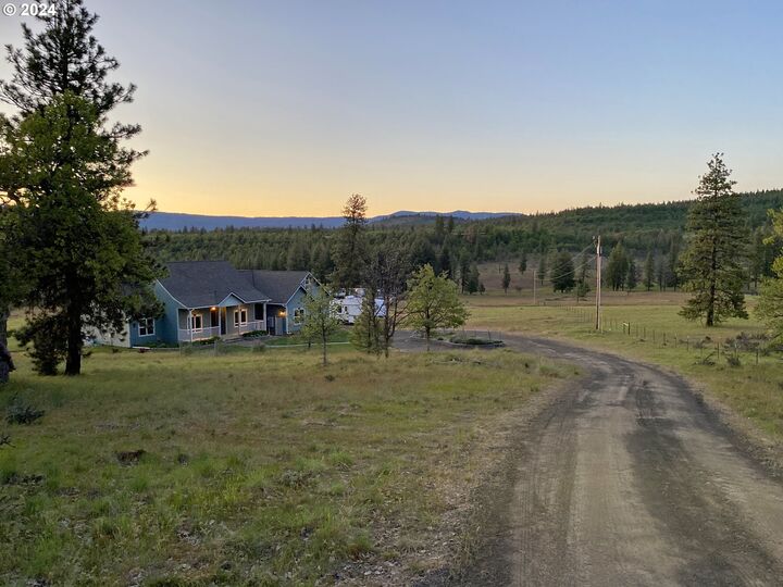 Property Photo:  505 Woodland Rd  WA 98620 