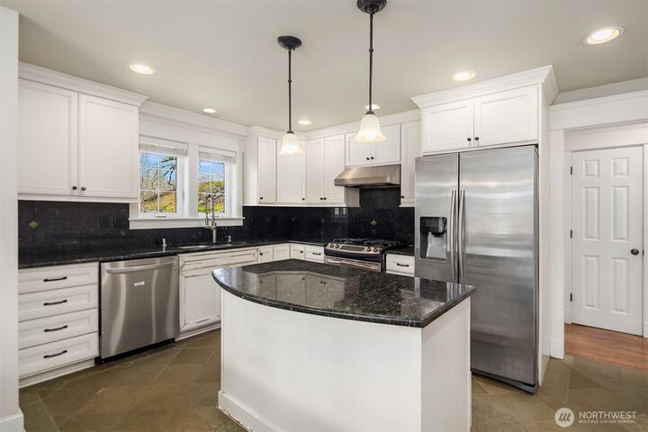 Property Photo:  20802 SE 34th Street 6  WA 98075 