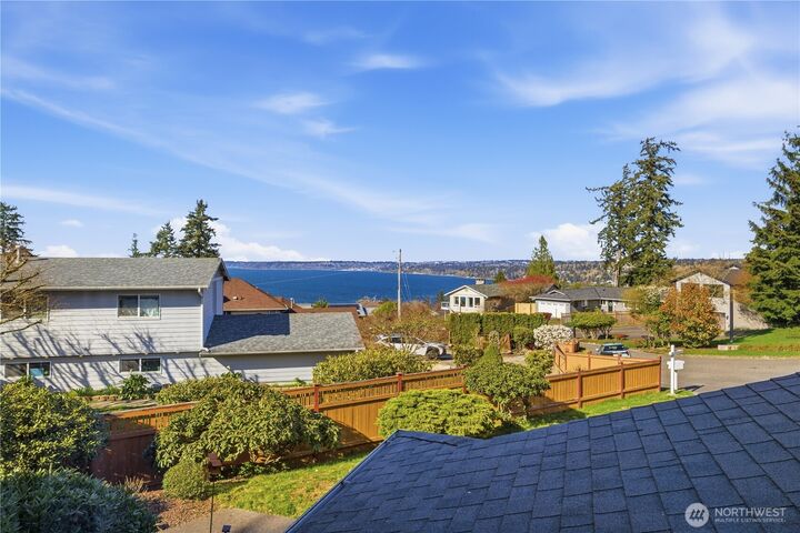 Property Photo:  29819  5th Avenue SW  WA 98023 