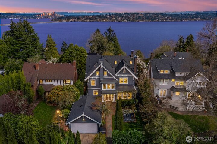 Property Photo:  2647  Cascadia Avenue S  WA 98144 