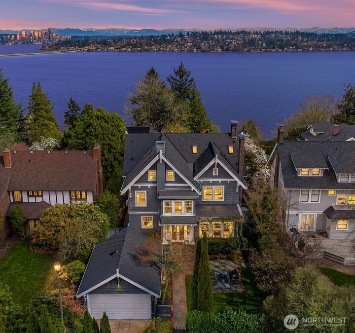 Property Photo:  2647  Cascadia Avenue S  WA 98144 