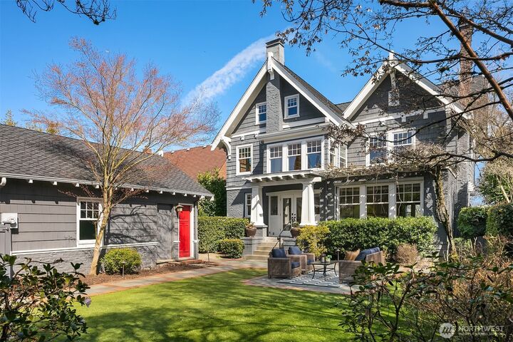 Property Photo:  2647  Cascadia Avenue S  WA 98144 