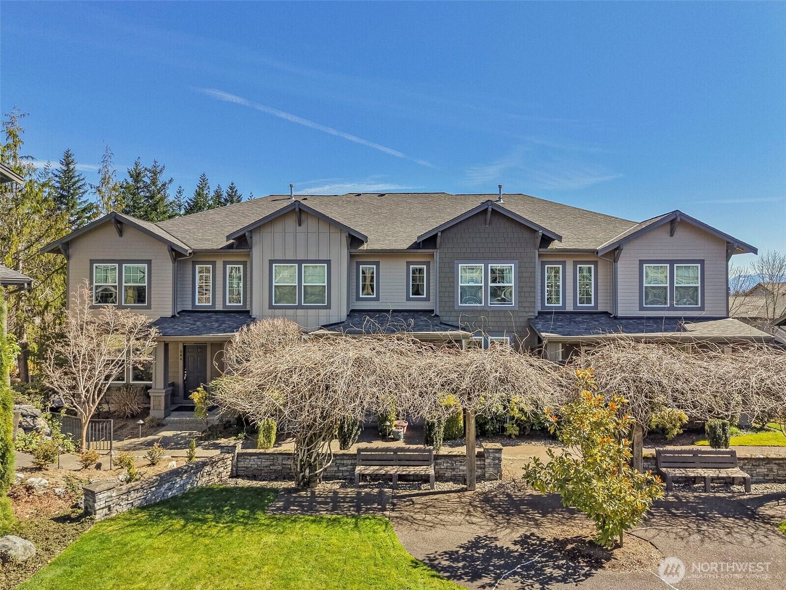 Property Photo: 7726 Fairway Avenue SE 504 WA 98065