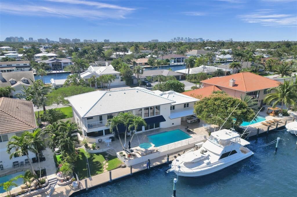 Property Photo:  2875 NE 25th Court  FL 33305 