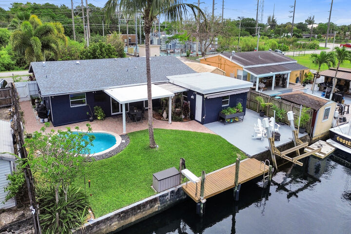 Property Photo:  4681 SW 42nd Avenue  FL 33314 