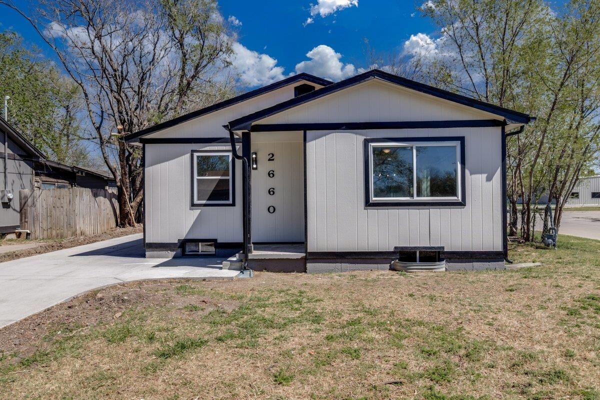 Property Photo:  2660 W Esthner Ave  KS 67213 