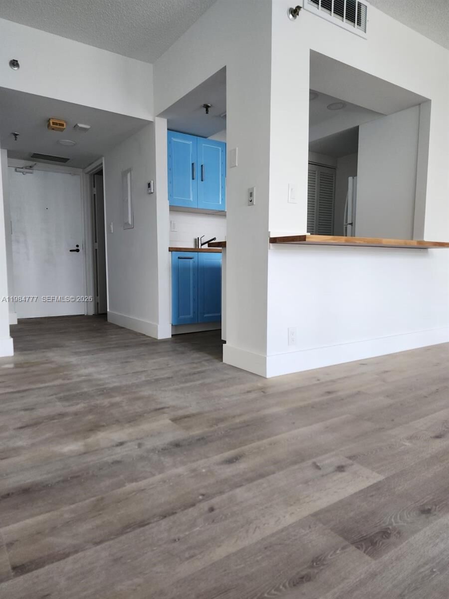 Property Photo:  520 Brickell Key Dr A1517  FL 33131 