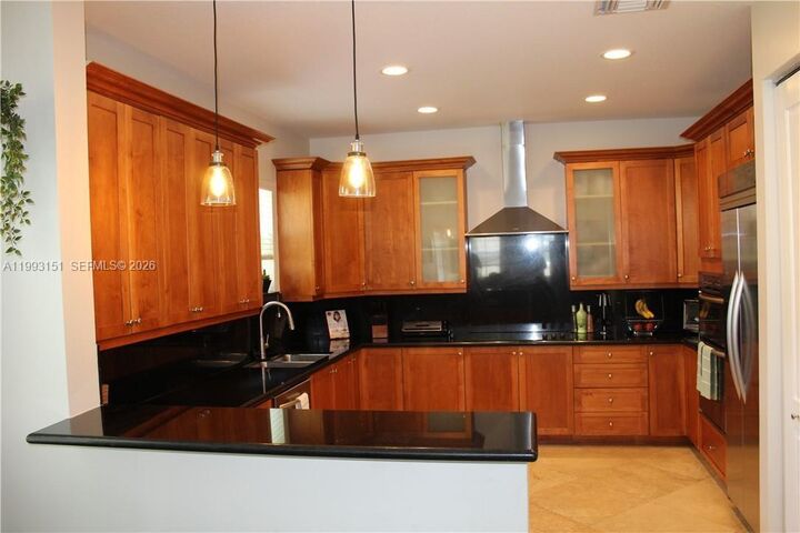 Property Photo:  822 SW 10th St  FL 33315 