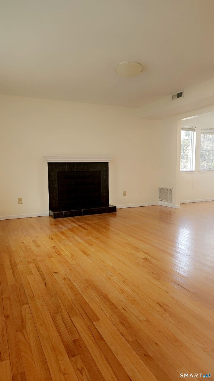 Property Photo:  20 Apple Way  CT 06443 