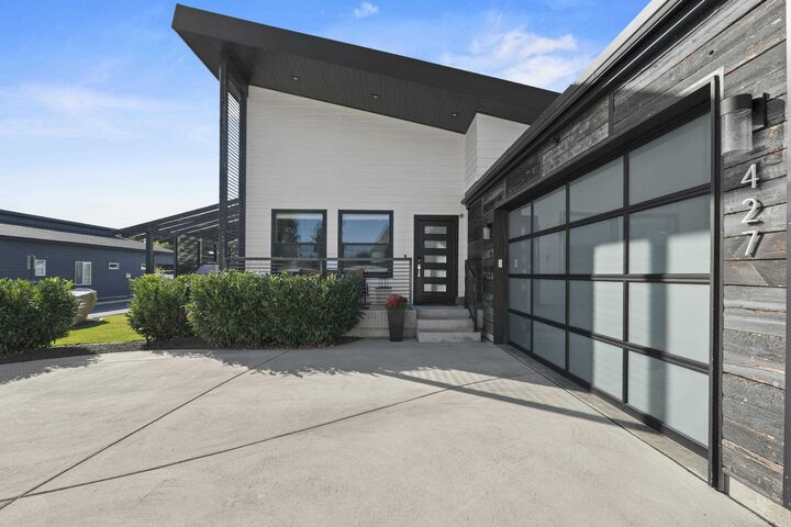 Property Photo:  427 N Union Ln  WA 99206 