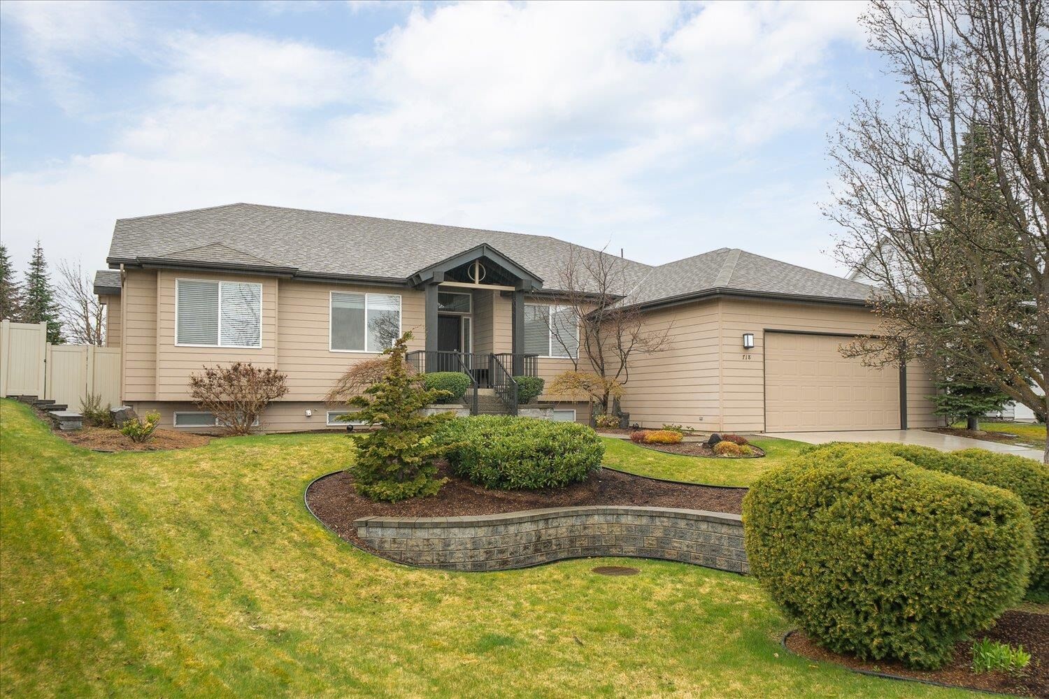 Property Photo:  718 S Shelley Lake Ln  WA 99037 