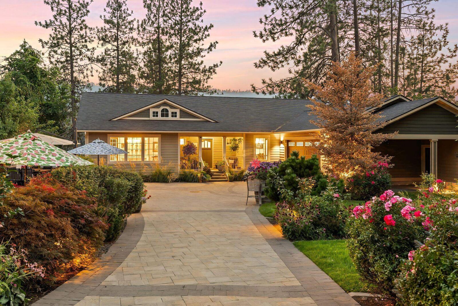 Property Photo:  314 E Shore Rd  WA 99026 