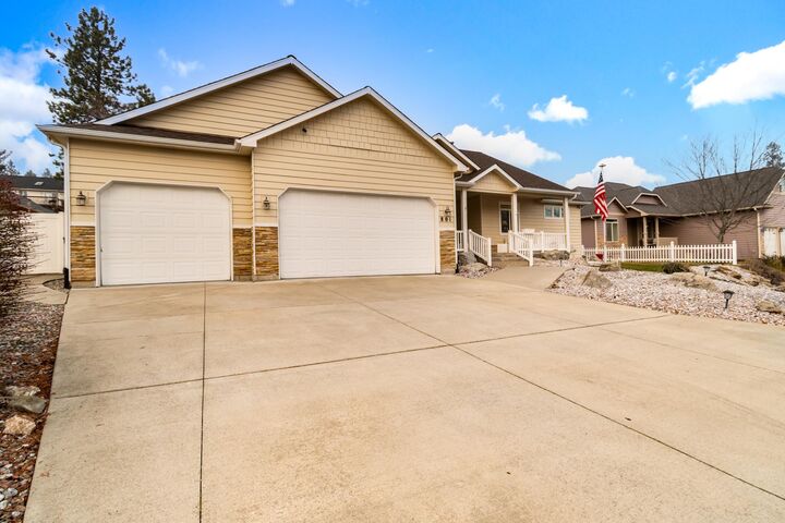 Property Photo:  801 E Huron Dr  WA 99208 