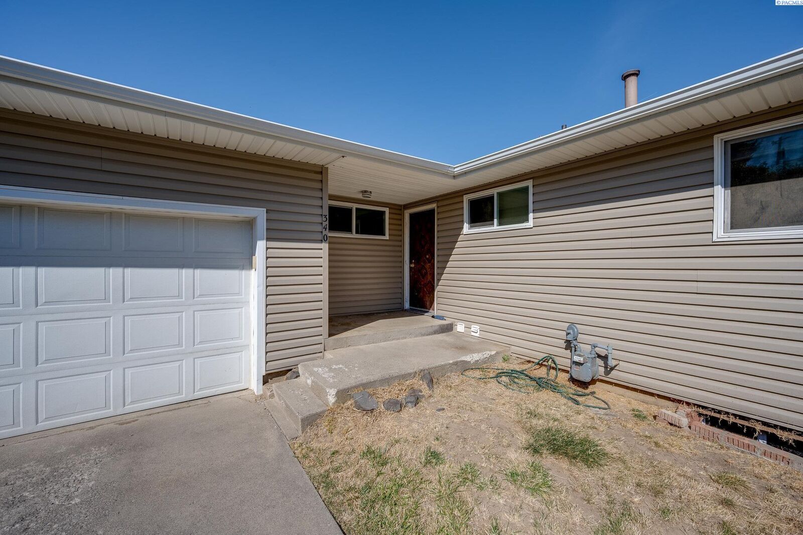 Property Photo:  340-342 NW North Street  WA 99163 