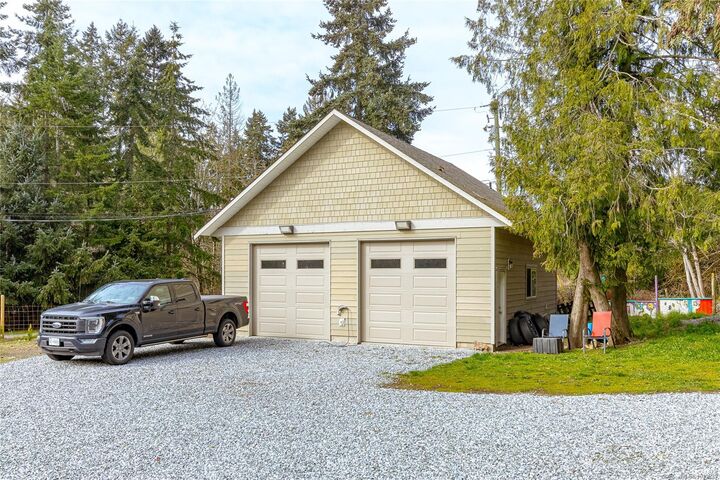 Property Photo: 1383 Carlton Dr BC V8H 0B7