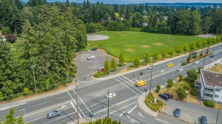 Property Photo: 1097 Bowen Rd 1102 BC V9R 2A4