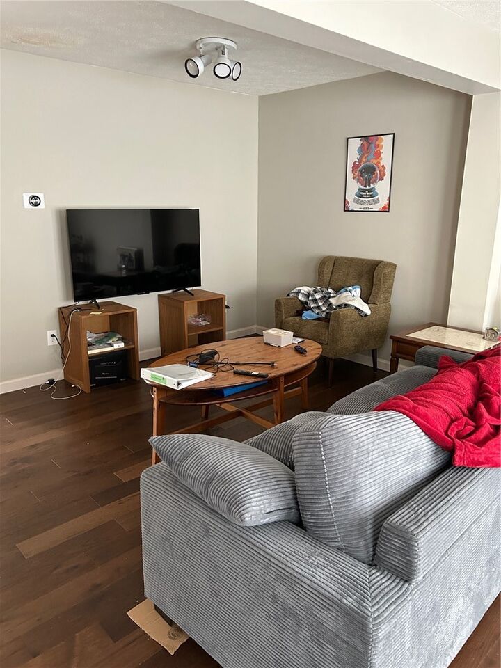 Property Photo:  4 Hemingway St  PA 15213 