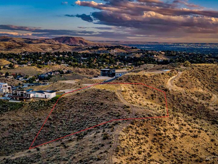 Property Photo:  5129 N Becker Ridge Ln  ID 83702-1569 