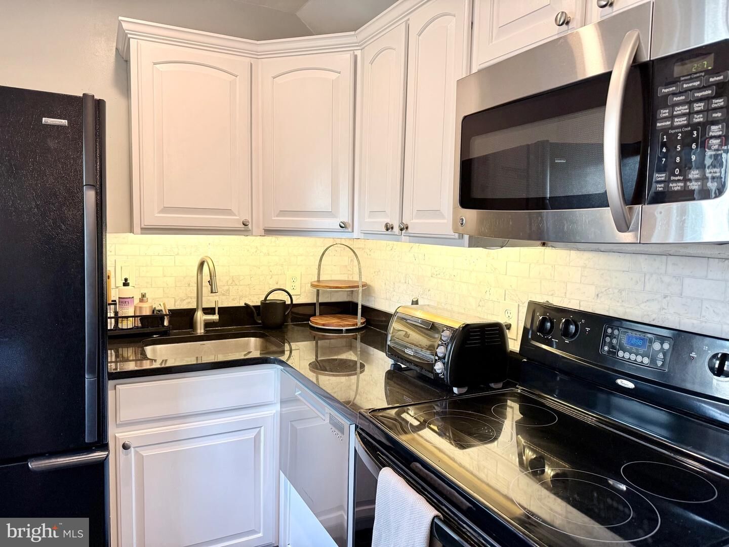 Property Photo:  4628 36th Street S B1  VA 22206 