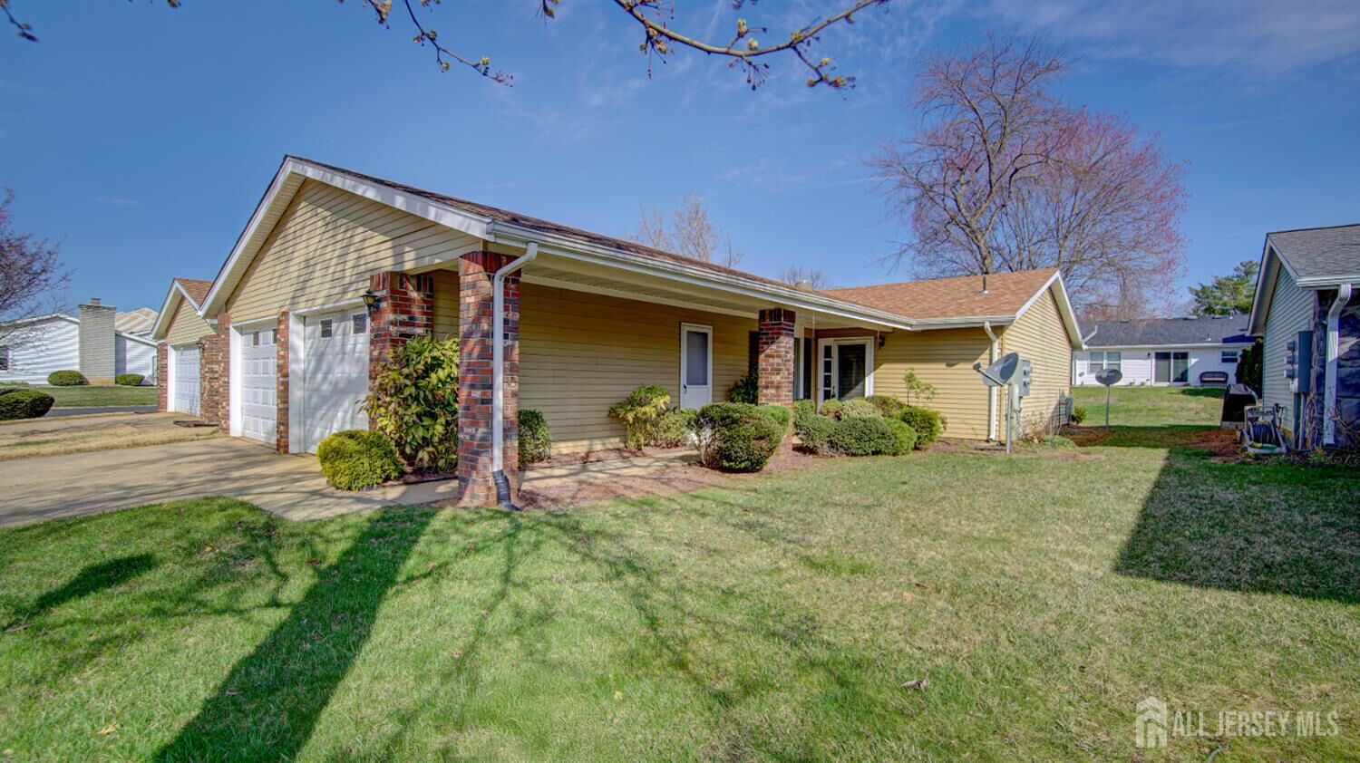 Property Photo:  370-B Duranta Plaza  NJ 08831 