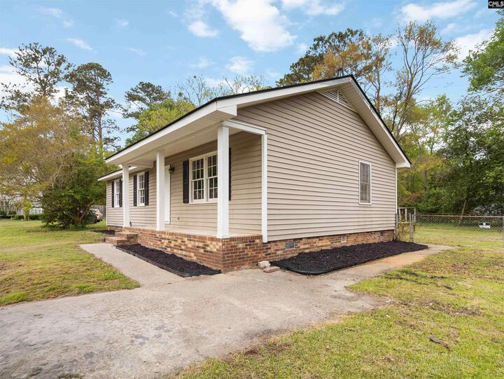 Property Photo:  221 Farringdon  SC 29073 