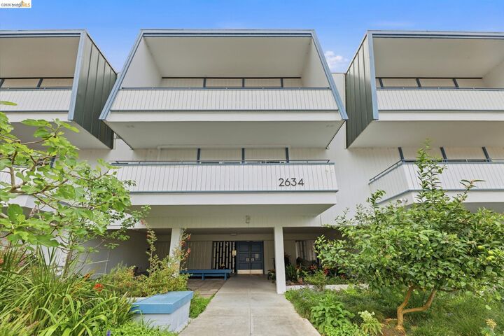 Property Photo:  2634 Virginia St 33  CA 94709 