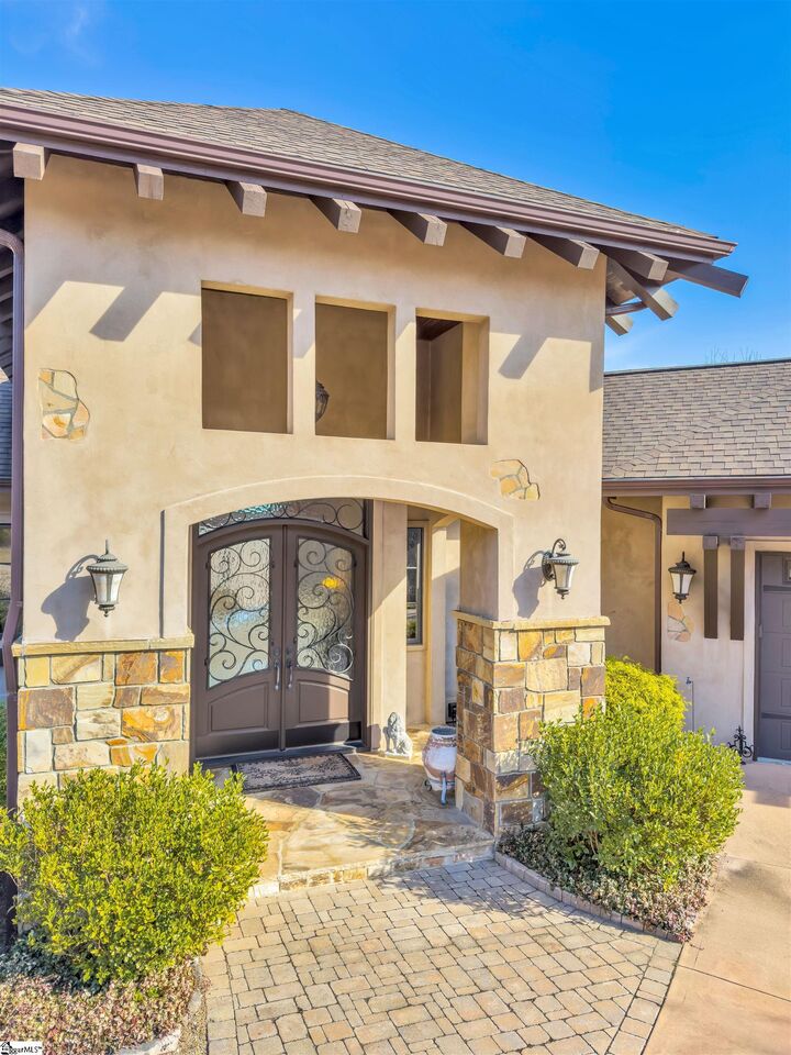 Property Photo: 209 Craggy Rock Lane SC 29356