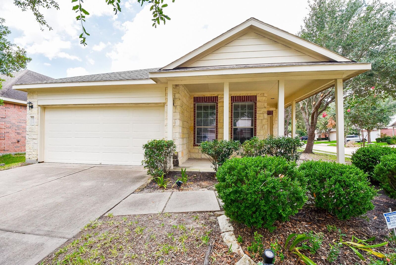 Property Photo: 6014 Starbrook Creek Drive TX 77494