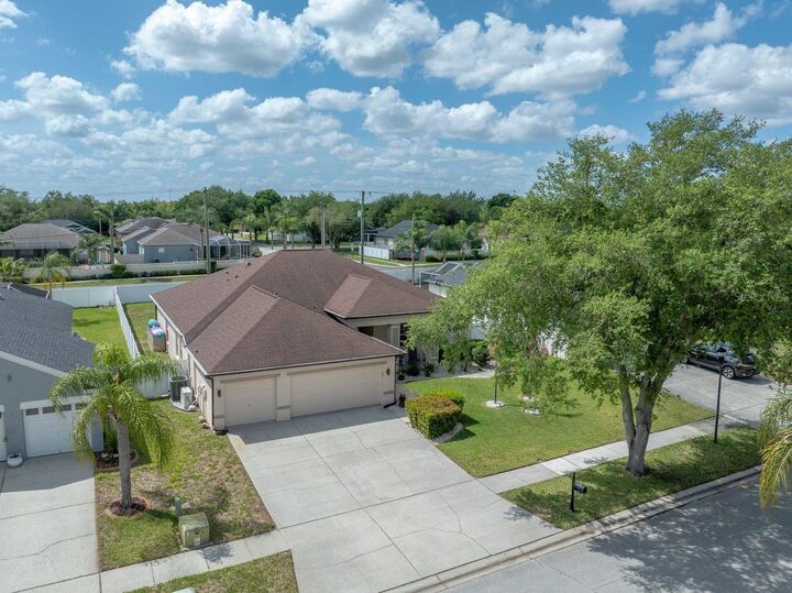 Property Photo: 2814 Duncan Tree Circle FL 33594