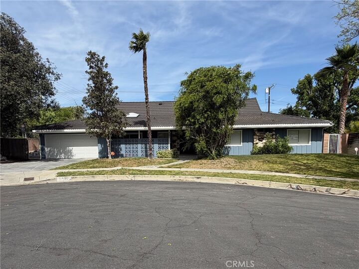 Property Photo: 5301 Dubois CA 91367