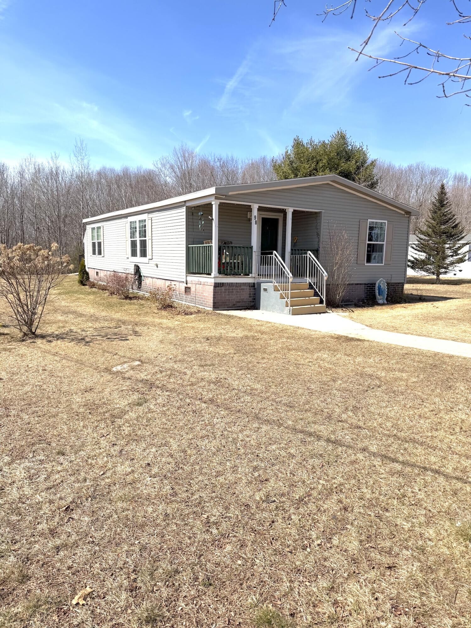 Property Photo:  98 Pleasant Hill Road  ME 04048 