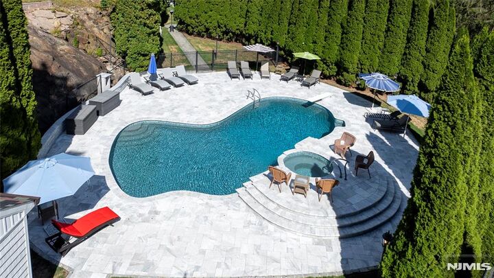 Property Photo:  49 Cherokee Court  NJ 07871 