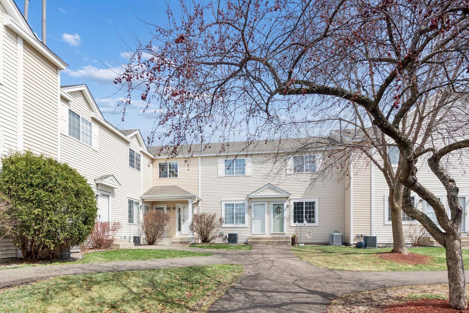 Property Photo:  9060 Scarlet Globe Drive  MN 55347 