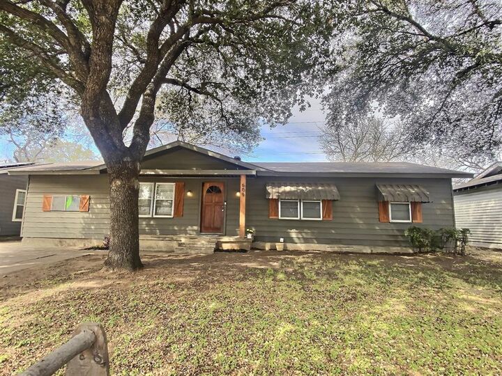 Property Photo:  609 E Ellen Avenue  TX 76053 