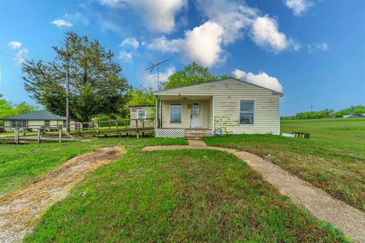 Property Photo:  508 Summit Street  TX 75442 