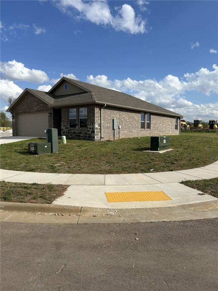 Property Photo: 1801 Farmer Street AR 72751