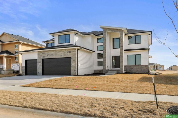 Property Photo:  5712 N 195th Street  NE 68022 