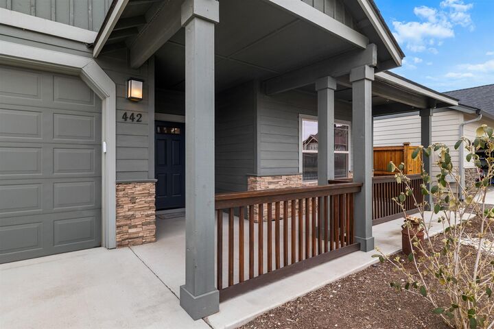 Property Photo:  442 SE Pioneer Drive  OR 97754 