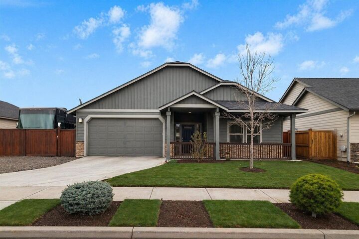 Property Photo:  442 SE Pioneer Drive  OR 97754 